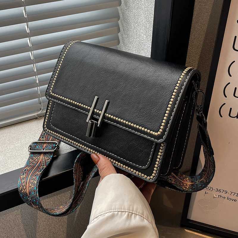 Classic fashion versatile elegant retro style crossbody bag portable adjustable shoulder strap backpack casual simple wide shoT2511112