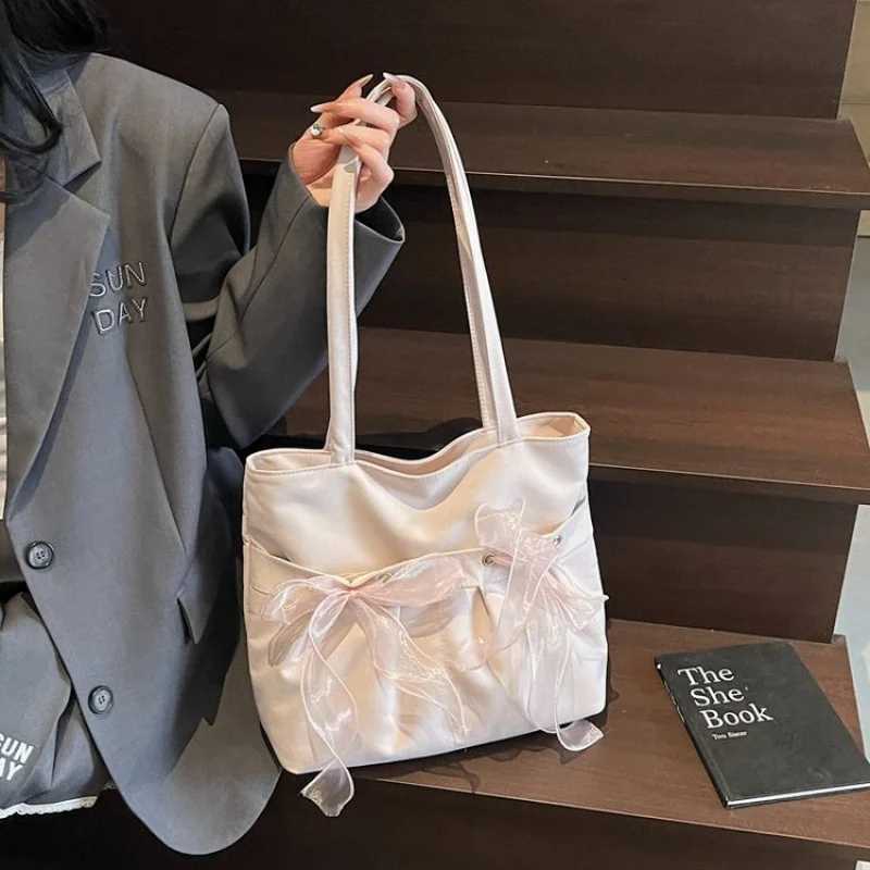 Elegant Designer Paris Fashion Messenger Bag For Women With Vintage Look And Simple Casual CommuterW251111