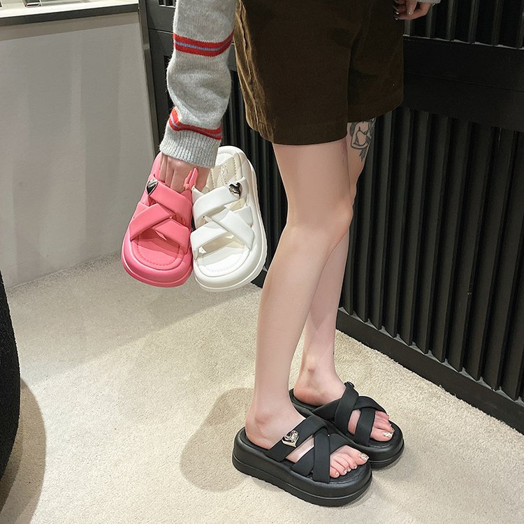 Ladies 2025 summer new net red super fire slippers wear soft soles thick soles to increase the beach one word sandals tide shoes
