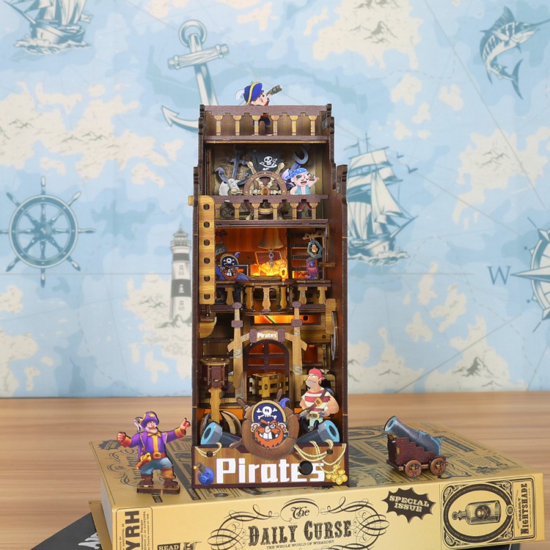 Pirate House DIY Assembled Model, Exquisite Wooden Craft with Light Effect, Creative Pirate-Themed Decoration & Puzzle Toy, Ideal for Collection & Gif
