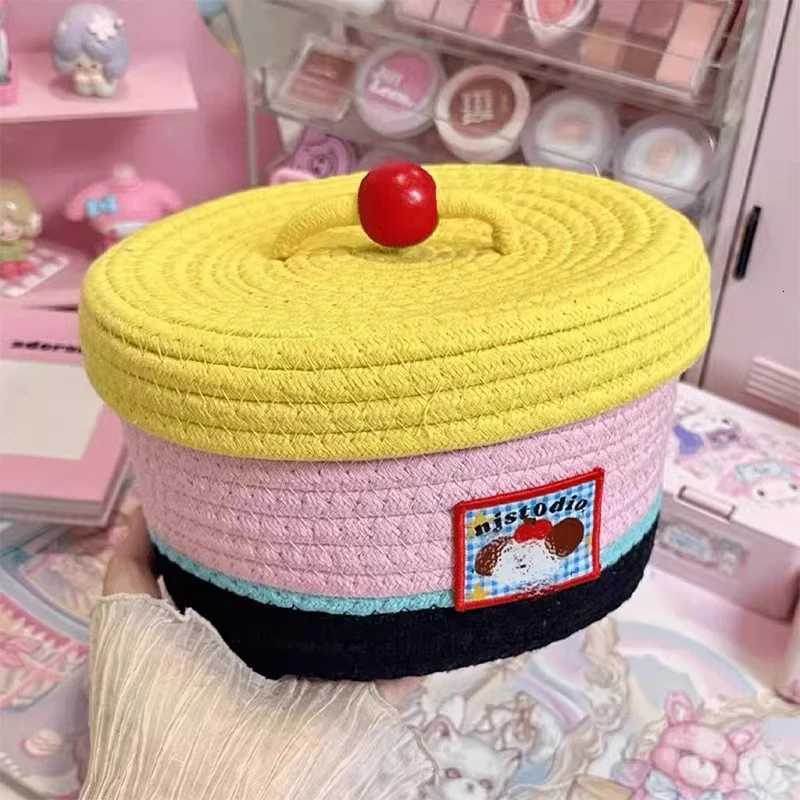 Ins Style Woven Storage Basket Dopamine Color Round Sundries Organizer With Lids Desktop Cosmetic Storage Basket Dorm Ro Decor Y251112
