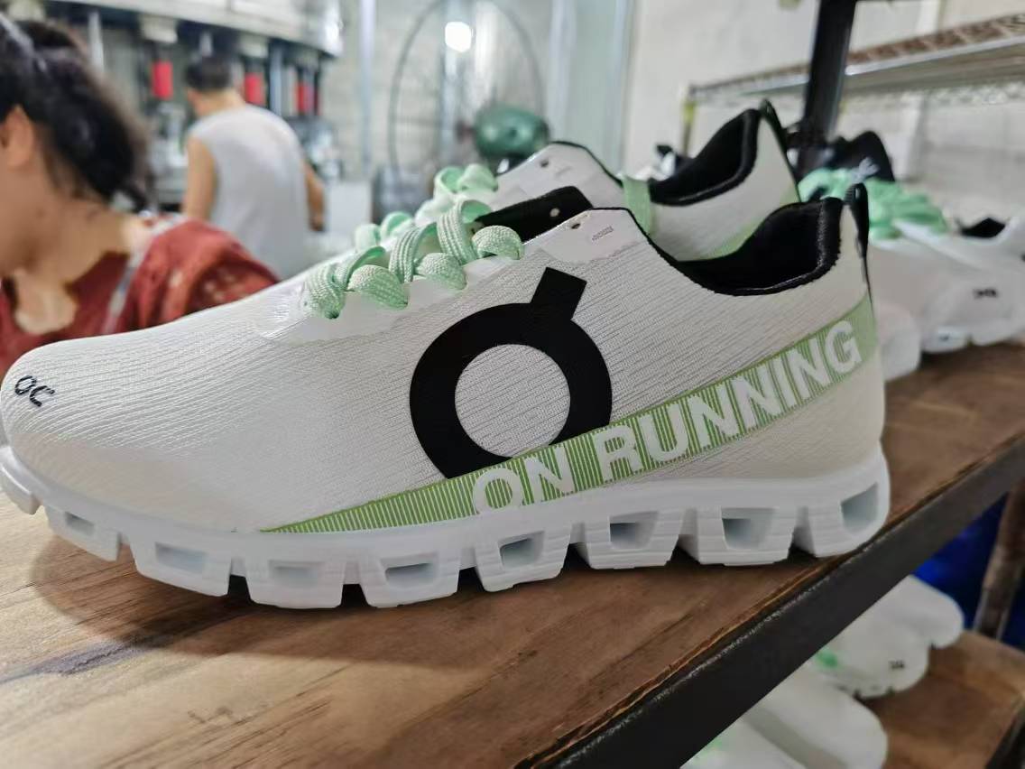 designer shoes new Men's shoes, breathable shock-absorbing wear-resistant sports running shoes fashionable niche lightweight and casual large-siz