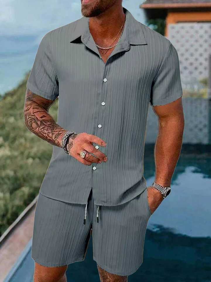 Mens beach suit striped solid color short sleeved sportswear casual breathable lightweight high-quality mens dressXJ250412