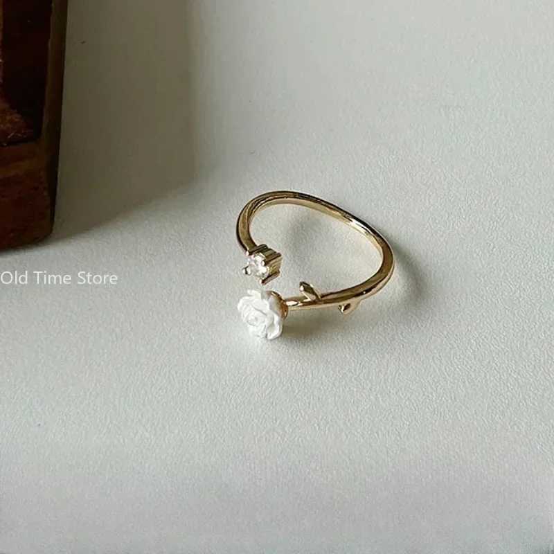 Trend Luxury Womens Ring Gold Plated Stainless Steel Rose Ring Fashion Jewelry Temperature Anillos MujerXJ250412