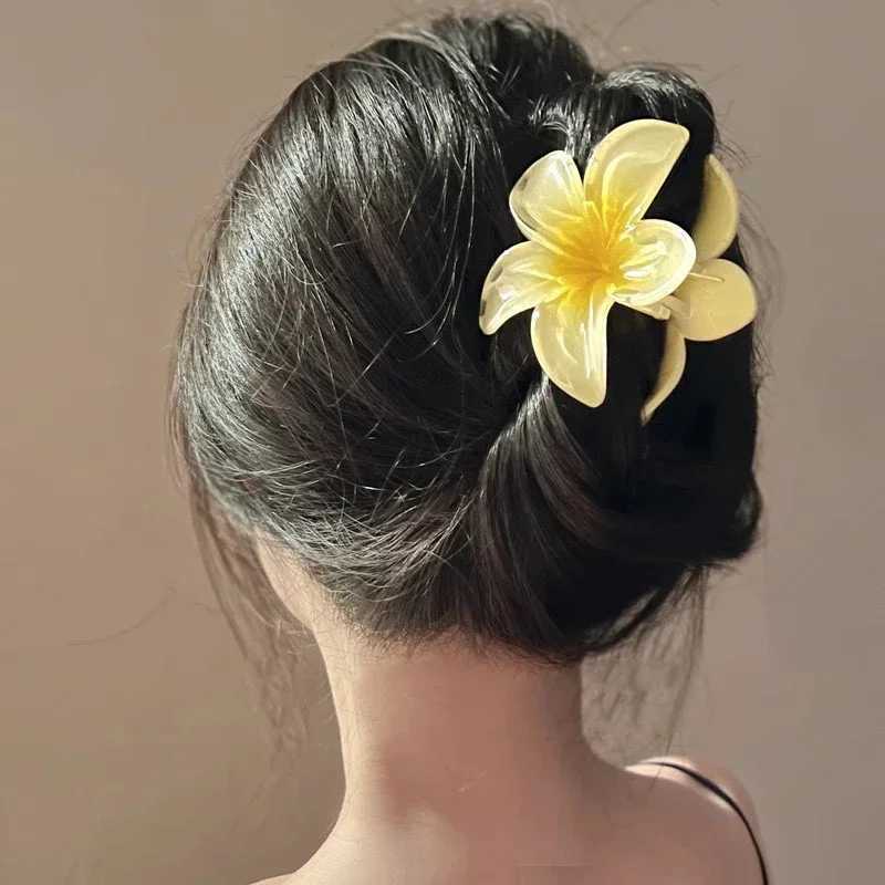 NewFlower Shape female hair clip bucket shaped crab claw clip ponytail hair clip shower beach headpiece hair accessory Y2504012