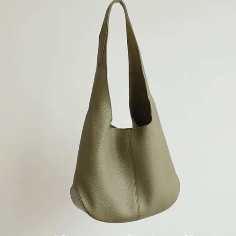 Fashion Popular Cool Totes For Women High-Capacity Cowhide Shoulder 2025 Chic Designed Genuine Leather Underarm Bag