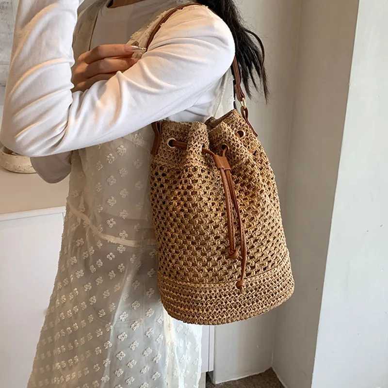 Knitted Bag Womens 2024 New Fi Bucket Bag Summer Niche 100 Str Beach Single Shoulder Cross BagXJ250412