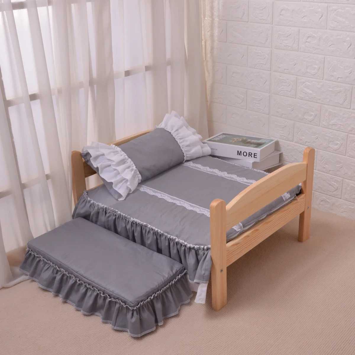 Cute solid wood pet bed comfortable dog bed free full set of pet bedding detachable and washable pet bed X250412