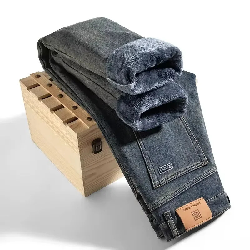 High Quality Winter Jeans Casual Straight Tube with Fleece Thickening Loose Outside Warm Long Pants Streetwear Men 251105