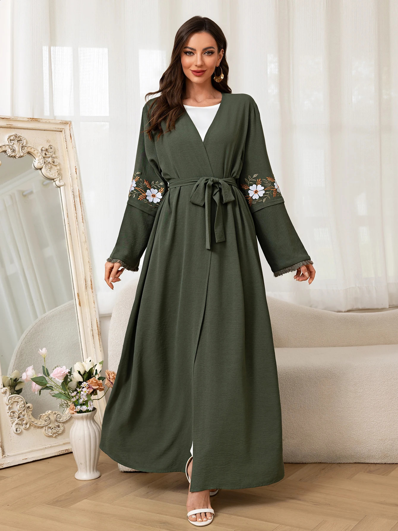 Fashionable green Muslim Abaya floral sleeve ed belt worn daily during Ramadan and Saudi Arabias festivals in the Middle East 250411