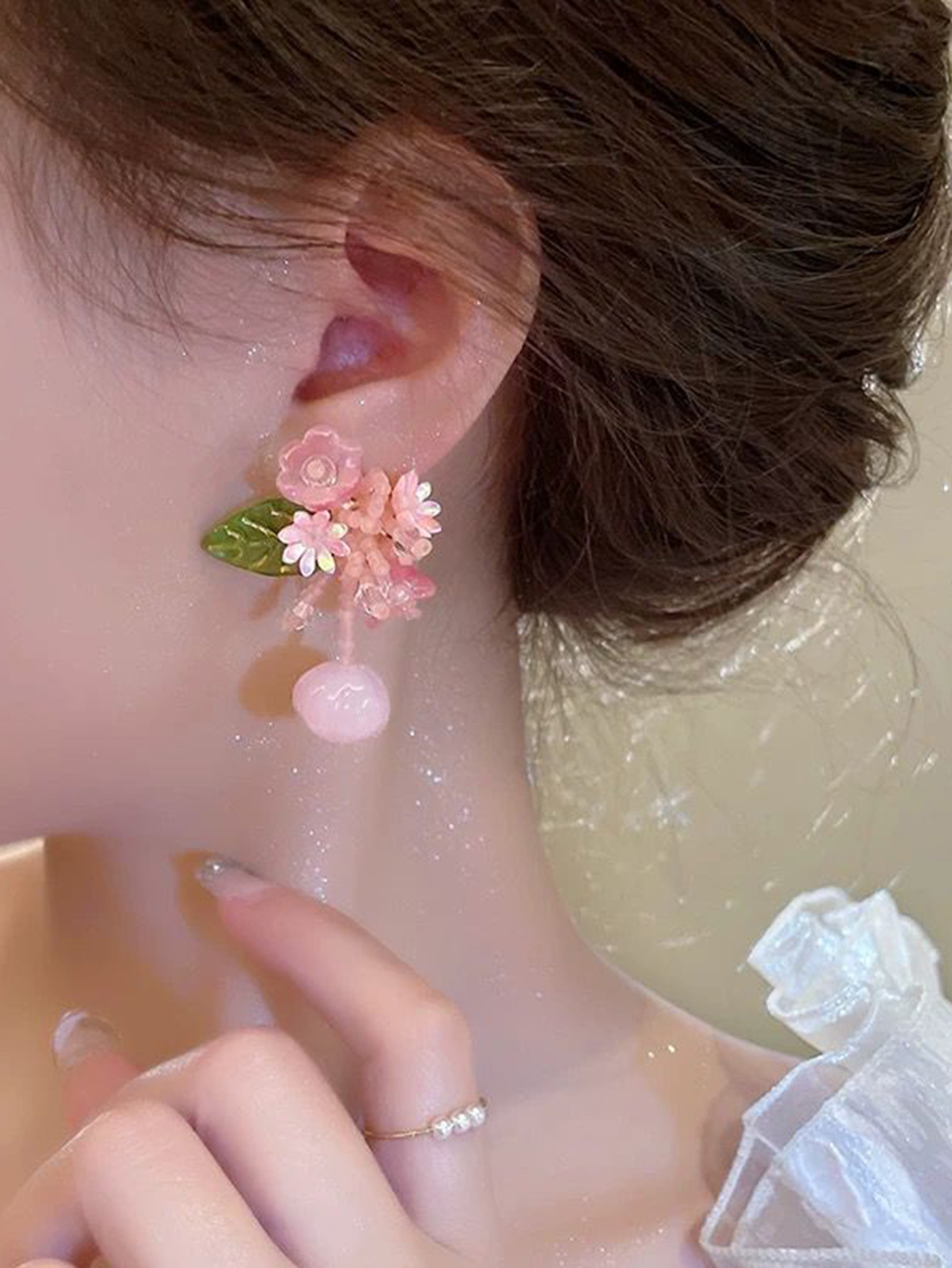 Ladies' earrings with colorful flowers