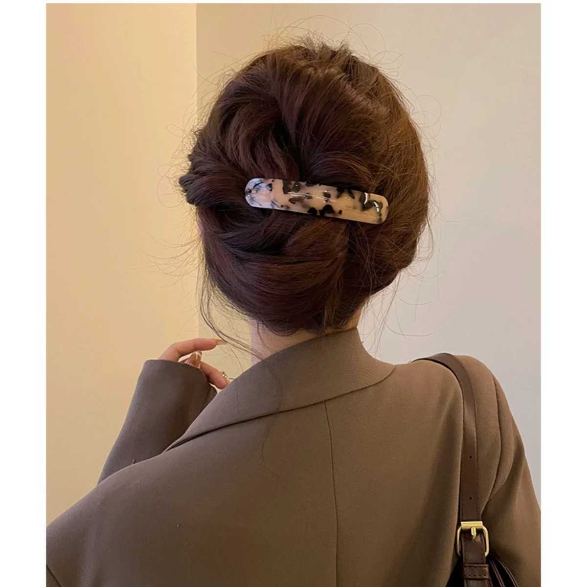 High quality and fashionable hair clip spring clip suitable for girls French large hair clip headwear smooth oval arc hair clip accessories Y2504012