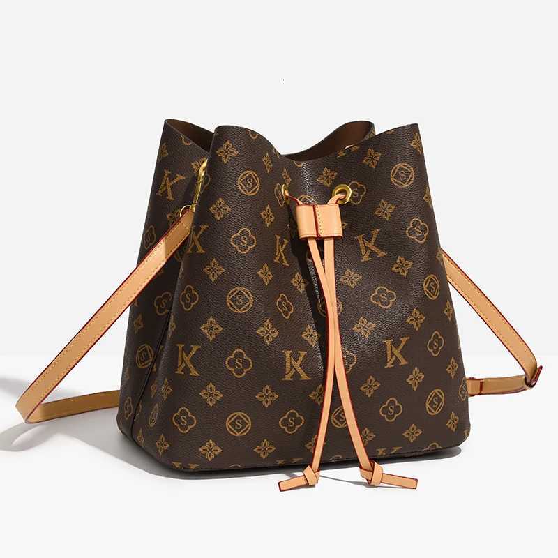 Elegant Shoulder Bag In Leather For Women With Adjustable Strap Crossbody Handbag From Luxury Brand Famous DesignerW251111