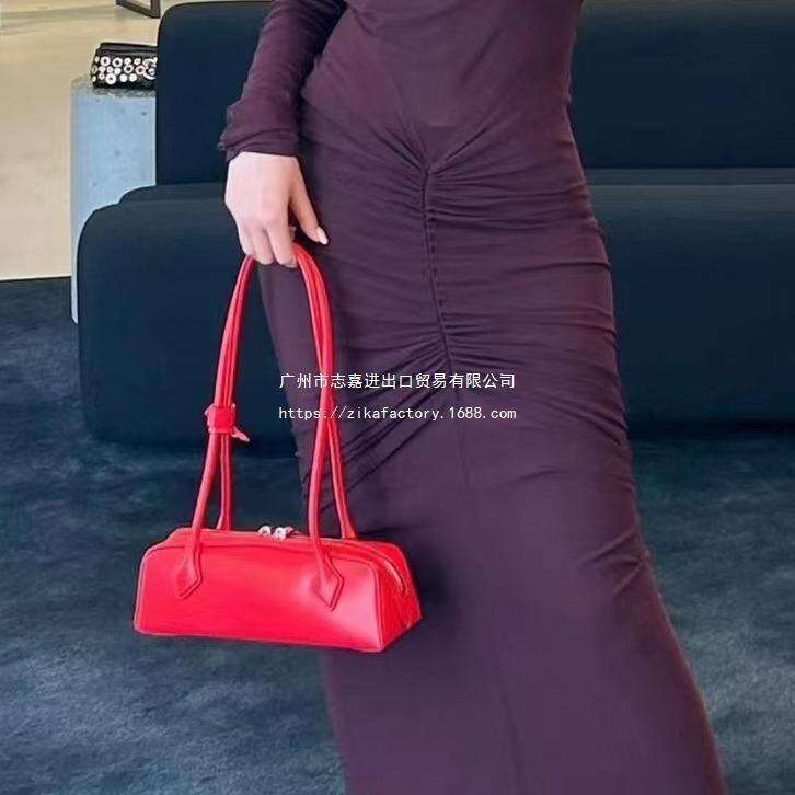 Ins Super Fire Sausage Fashionable And Niche Design High End Feeling French Stick Underarm Genuine Leather Shoulder Bag