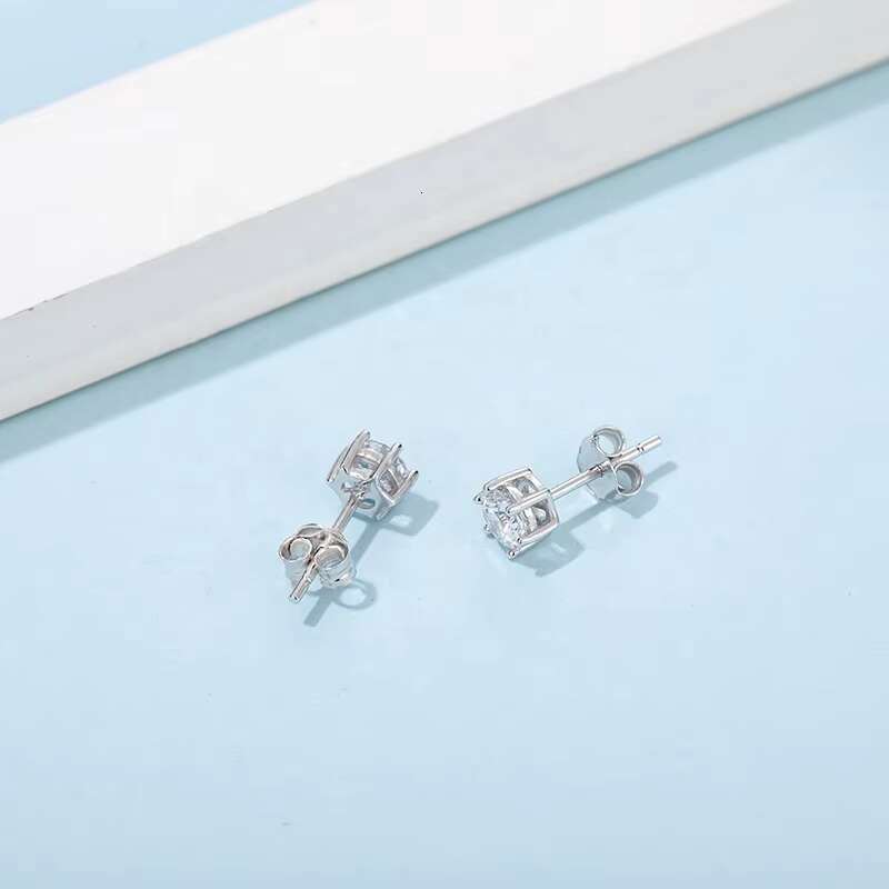 Round Shape Moissanite with 18K Gold Stud Earrings Women Stud Earrings