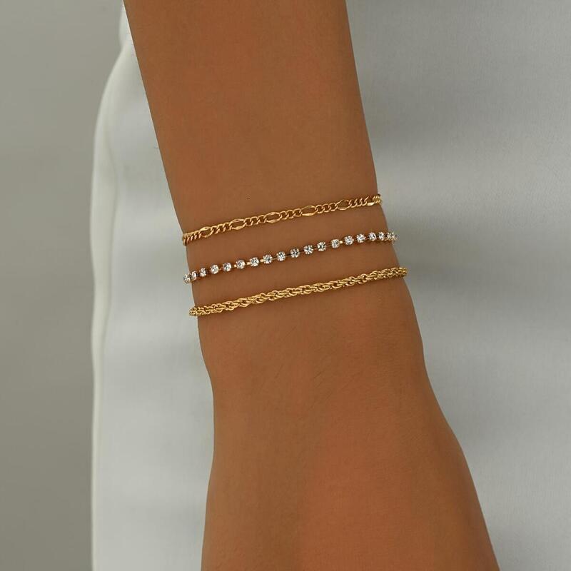 Elegant Gold Chain k Bracelet Set - Stylish and Versatile Jewelry for Women