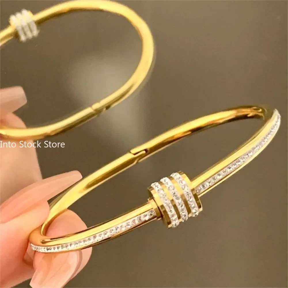 Titanium Steel Bracelet White Fritillary Shell Bracelet Luxury Design Stainless Steel Bangles for Women Jewellery WomenC250411