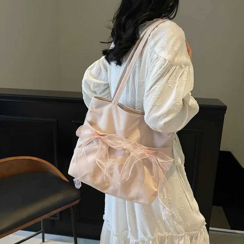 Elegant Designer Paris Fashion Messenger Bag For Women With Vintage Look And Simple Casual CommuterW251111