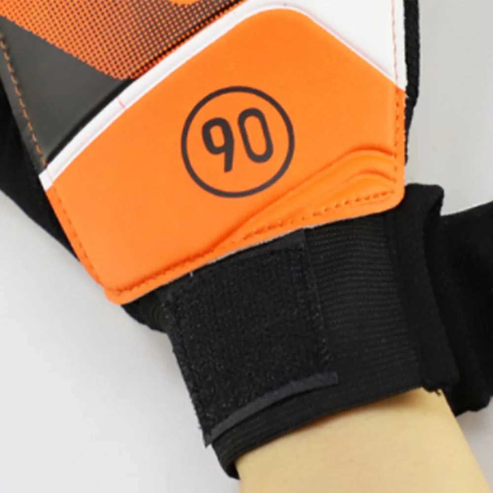 2 pairs of childrens soccer goalkeeper gloves breathable soccer goalkeeper gloves protective soccer training glovesXJ250412