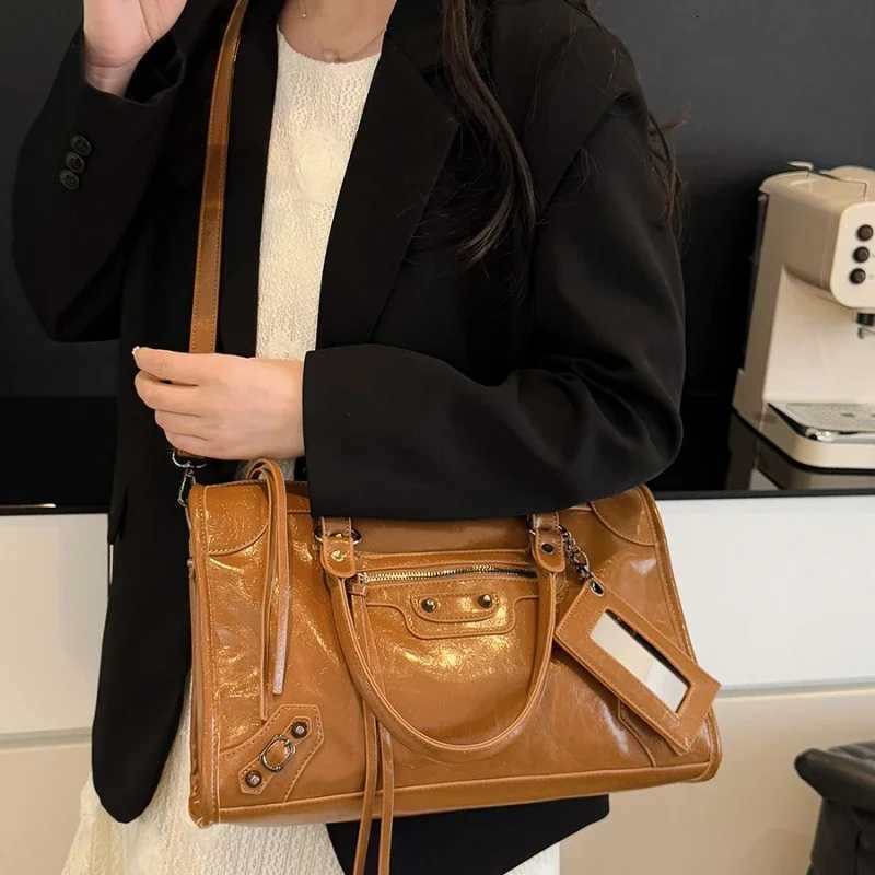 Popular Womens Shoulder Bag In Leather - Classic Elegant Messenger Handbag Tote For Ladies Luxury Brand DesignerW251111
