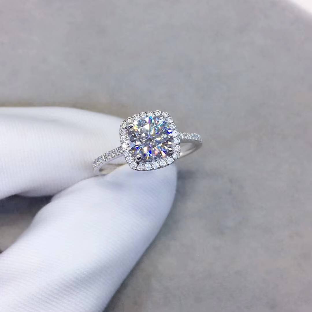 Classic Trendy 1ct Cushion Look Halo 14K White Gold 65mm Moissanite Gemstone Ring for Girls 18K Inlaid Fashionable