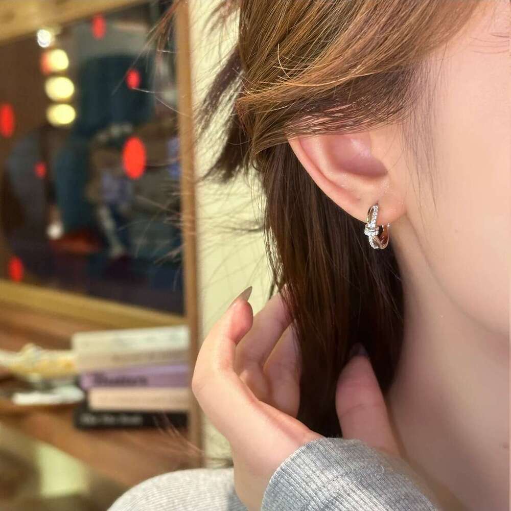 Earrings Designer Luxury knot earring Hot Selling Braided Hoop Niche Design Exquisite Micro Inlaid Elegant INS High End Ear rings