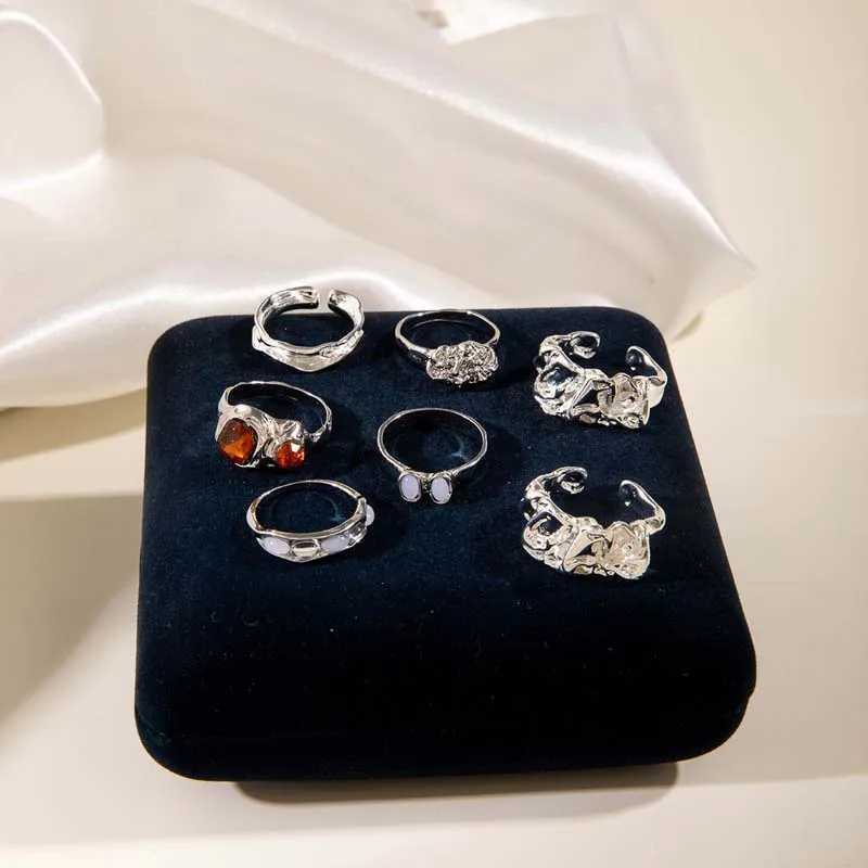 Retro gold irregular ring set for women fashionable metal zircon geometric pattern ring couple jewelry decorationXJ250412
