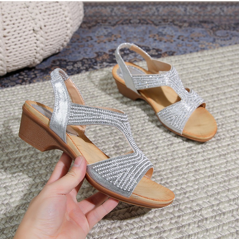 2025 Summer New Style Free Shipping Fashionable Thick Bottom Black Gold Silver Cool Slippers 36-42 Women Designer Outdoor Slippers