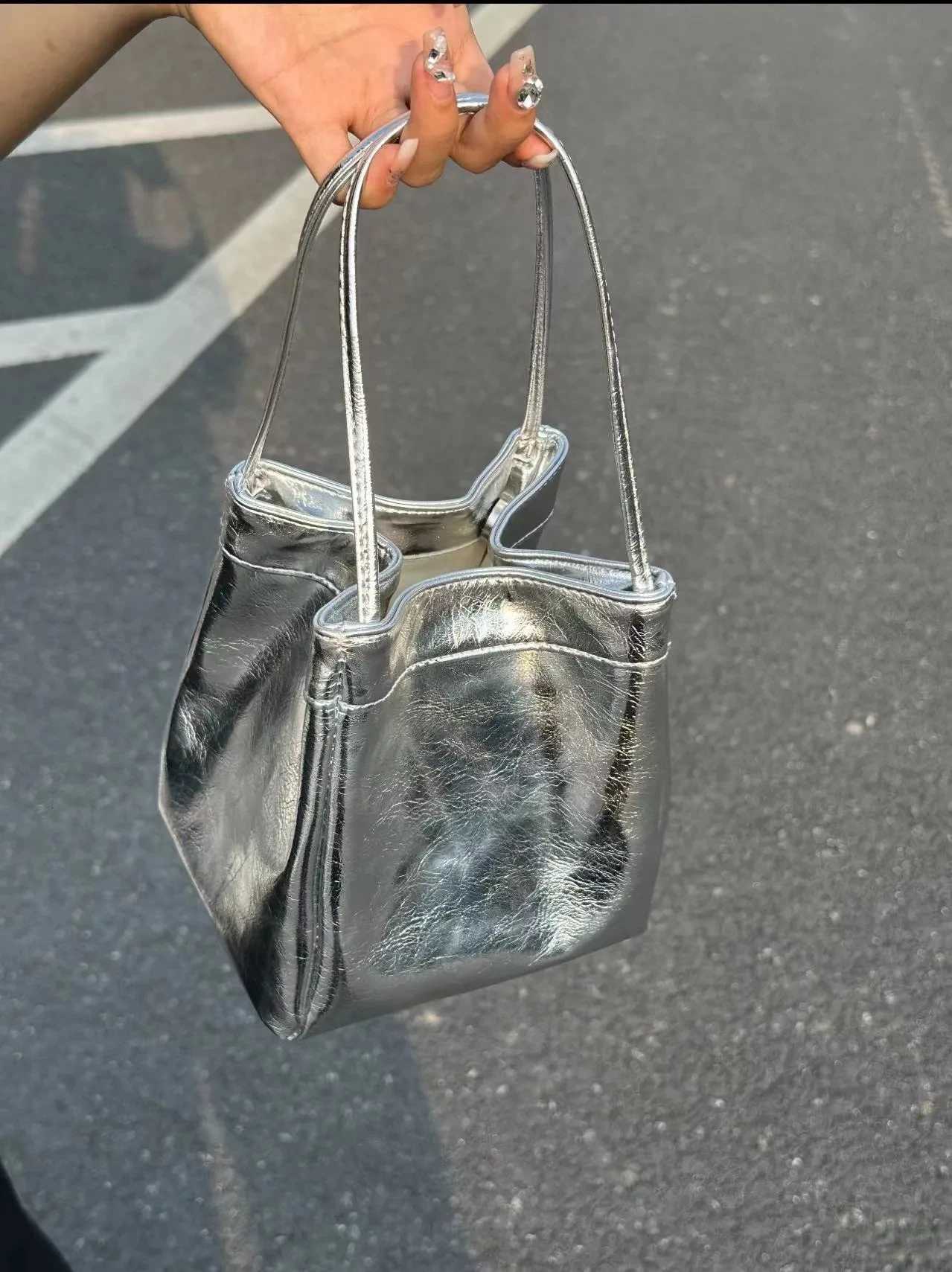 New trend womens casual Korean version small square bag luxury Fi bucket bag simple handbag Sier walletXJ250412