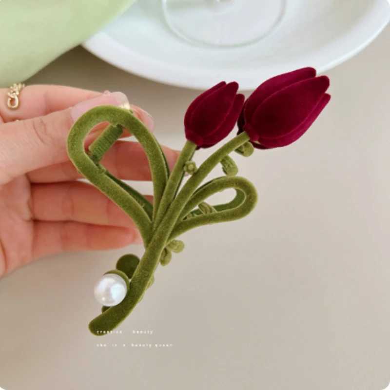 Plucked tulip hair clip womens clothing twisted sponge clip large hair clip headwear high-end single thread accessories. Y2504012