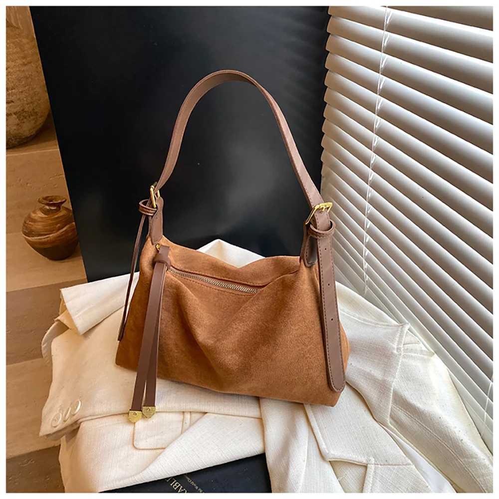 Women Totes Bags Large Capacity Retro Frosted Faux Suede Outdoor Casual Single Shoulder Bags Commuter Day Pack Crossbody BagT2511112