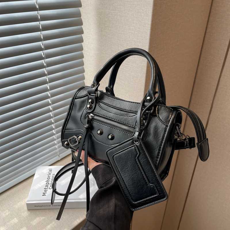 Sharp Tailored Silhouette Handbag Precision-Cut Light Luxury Female Bag for Corporate Fashion LeadershipW251111