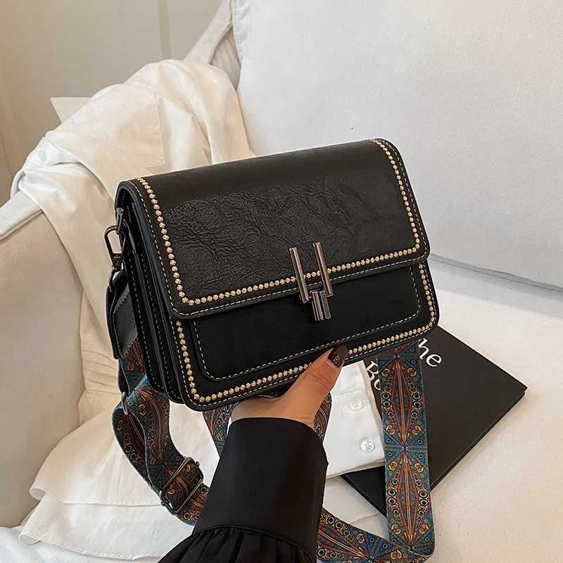 Popular wide shoulder bag new womens bag retro single shoulder crossbody bag small square bagT2511112