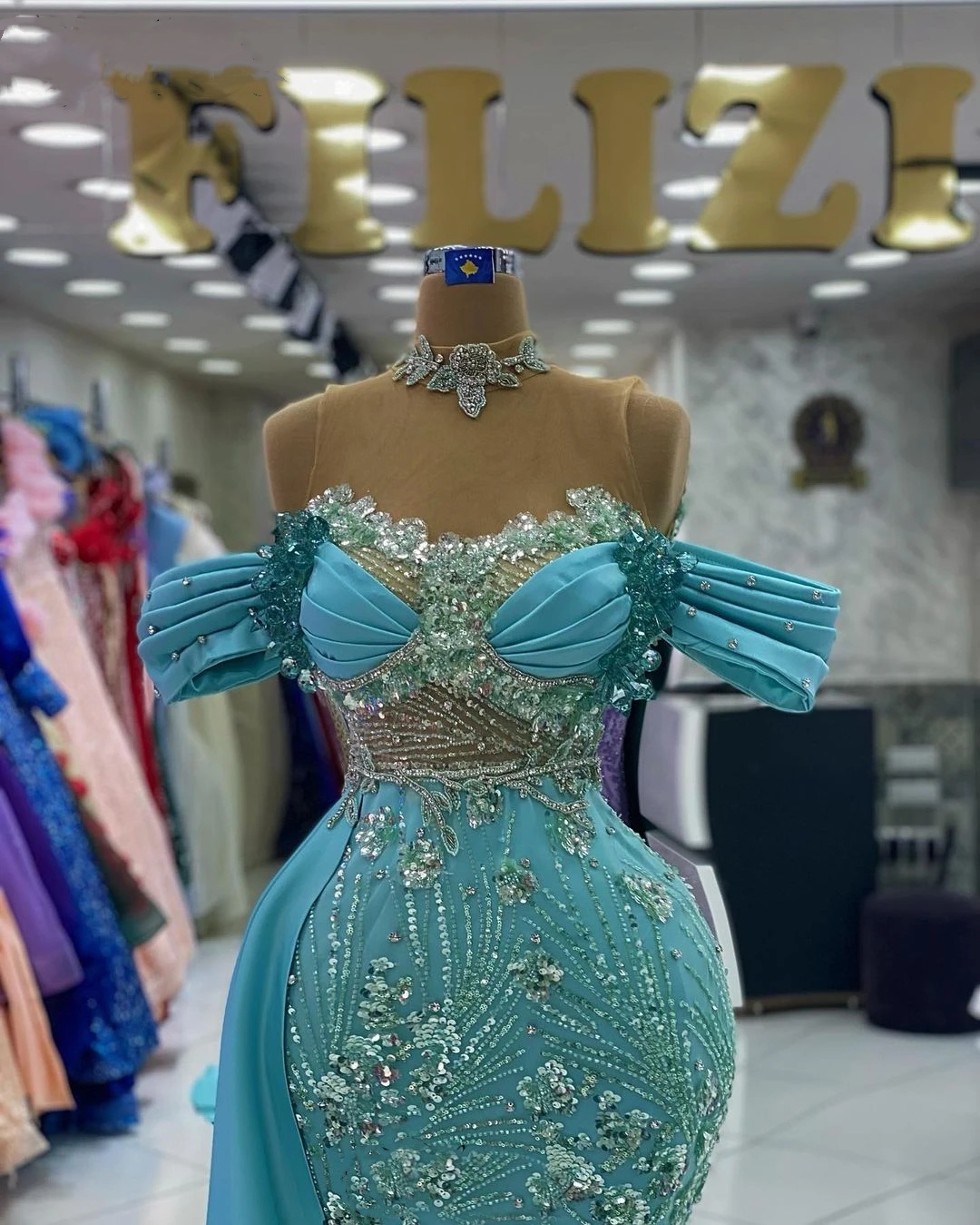 Graceful Evening Dresses High Neck Prom Gowns Sequins Beading Detachable Train Crystal Customized Formal Occasion Party Dress Vestidos de noche