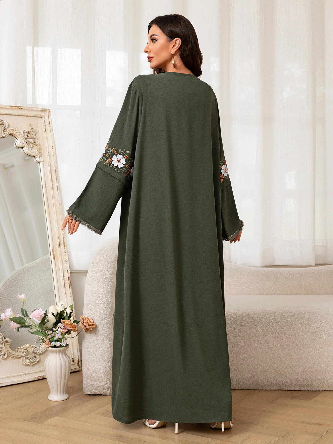 Fashionable green Muslim Abaya floral sleeve ed belt worn daily during Ramadan and Saudi Arabias festivals in the Middle East 250411