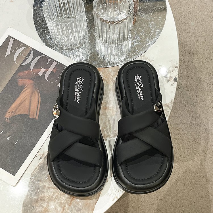 Ladies 2025 summer new net red super fire slippers wear soft soles thick soles to increase the beach one word sandals tide shoes