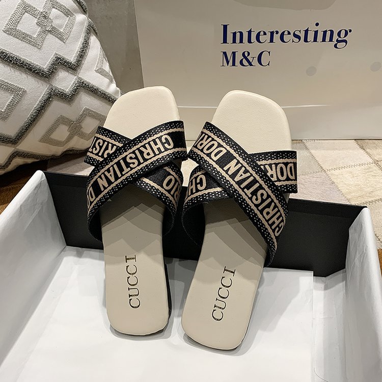 Ladies 2025 summer new foreign trade plus-size net red slippers outside Europe and the United States fashion casual everything a word flat slippers sh