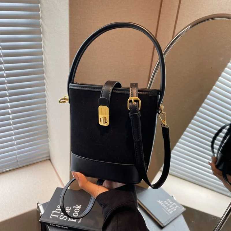 Stylish Vintage Crossbody Handbag For Women With Leather Finish And Large Capacity For Business CommuterW251112