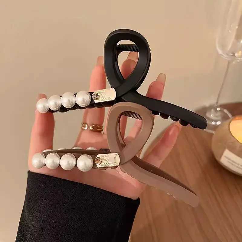 1 piece of retro Korean frosted hair clip suitable for women with high-end feelings large-sized grip clip suitable for women with curly hair shark cli