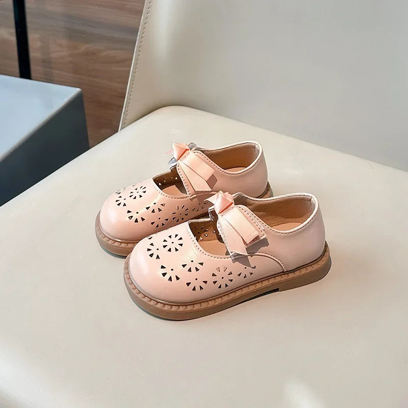 Girls shoes spring and summer items baby PU leather shoes childrens hollow bow childrens breathable princess apartment Loafer 250411