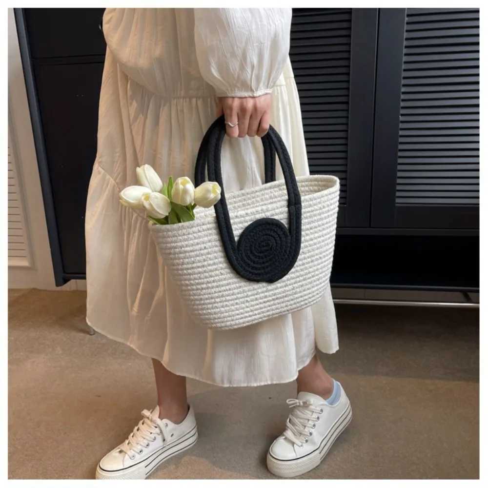Womens Handbag 2024 New Retro Handheld Bucket Bag with Ins Str Bag and Large Capacity Cross Body BagXJ250412
