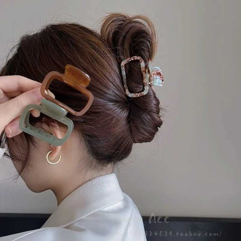 1 new Korean square acetate hair clip with a headband on the back and a small Instagram hair clip for catching sharks Y2504012
