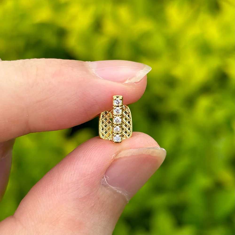 YONGX Vertical Bar CZ Stone Tooth Hat Stand Hip Hop Single Shining 5 Zirconia Stone Tooth Grille Suitable for Women Jewelry Dental Grille W250412