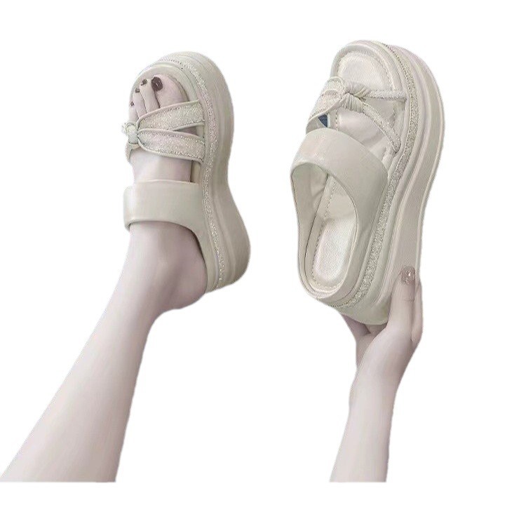 Thick soled inner raised women's 2025 summer new style for external wear, fashionable internet red pine cake slope heel sandals