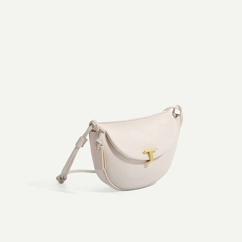 Niche Designer Semi-Circle Crescent Women's 2024 New Fashion Single Shoulder Underarm Versatile Commuting Crossbody Bag