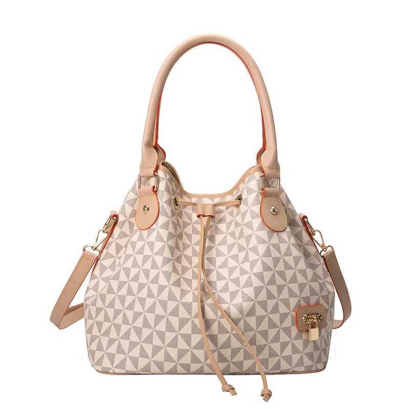 New Fi Womens Bucket Bag Trend Brand Printed Shoulder Bag Large Capacity Elegant Cross Body Bag Designer Luxury HandbagXJ250412