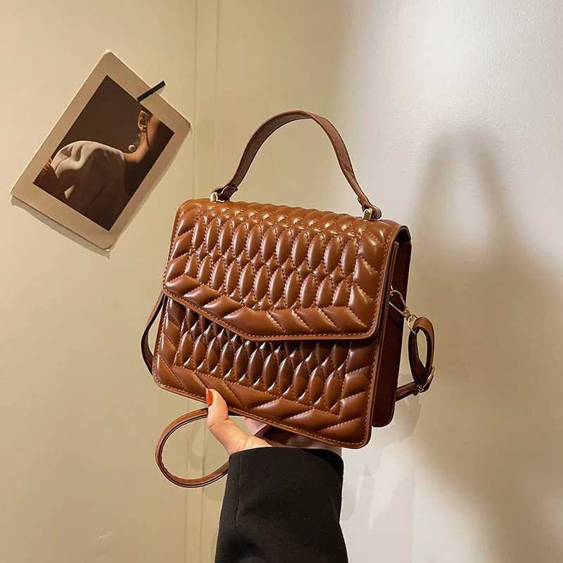 2025 Stylish Square Bag Minimalist Vintage Shoulder Purse Fashionable Casual Handbag for Women Simple Retro PurseW251112