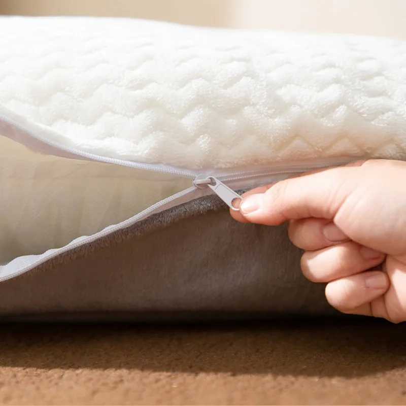 Oval dog cushion thick cushion detachable and washable dog bed winter dog house floor mat pet sleep mat X250412