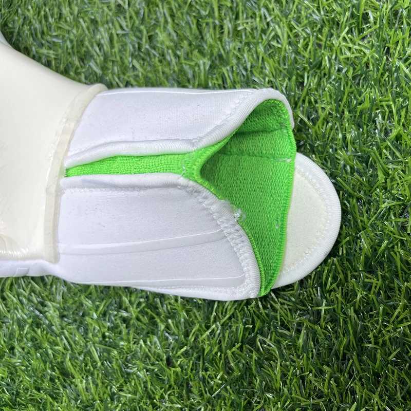 AERFEY Football Soccer Goalkeeper Gloves Thickened latex 4 mm Adults Teenager Goalkeeper Soccer Goalie GlovesW251112