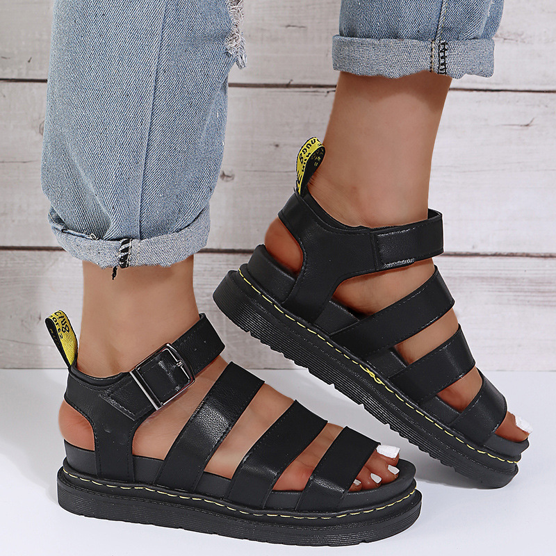 Designer sandal Thick soled slippers free Shipping Flat sandals Leisure beach shoes Wearing slippers outside 2025